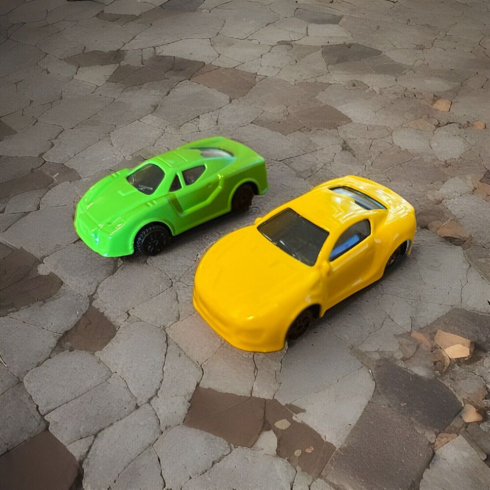 Pair Unbranded Plastic Toy Cars 1:64 Green Yellow Made In China